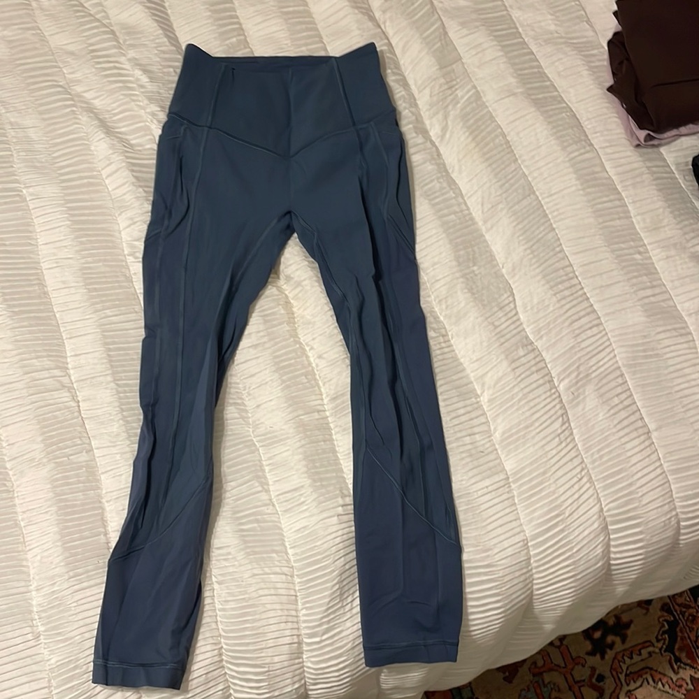 Lululemon blue cropped leggings